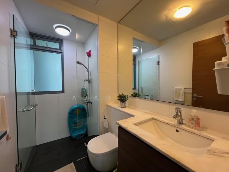 Double Bay Residences, 17A Simei Street 4, 2 Bedrooms, 1,001 sqft, Condominium For Sale, by Adam Peh, 500158315 - Bathroom - PropertyGuru.com.sg