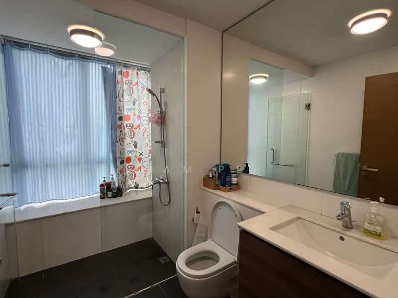 Double Bay Residences, 17A Simei Street 4, 2 Bedrooms, 1,001 sqft, Condominium For Sale, by Adam Peh, 500158315 - Bathroom - PropertyGuru.com.sg