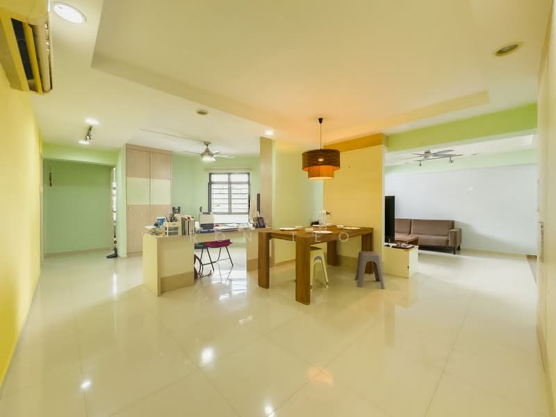 669B Jurong West Street 64, 669B Jurong West Street 64, 4 Bedrooms, 1,399 sqft, HDB Flat For Sale, by Ron Teo, 500158316 - Living Room - PropertyGuru.com.sg