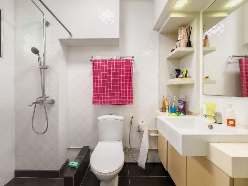 669B Jurong West Street 64, 669B Jurong West Street 64, 4 Bedrooms, 1,399 sqft, HDB Flat For Sale, by Ron Teo, 500158316 - Bathroom - PropertyGuru.com.sg