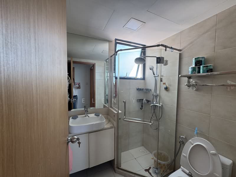 Blue Horizon, 23 West Coast Crescent, 2 Bedrooms, 904 sqft, Condominium For Sale, by Helen Yau, 500158317 - Bathroom - PropertyGuru.com.sg