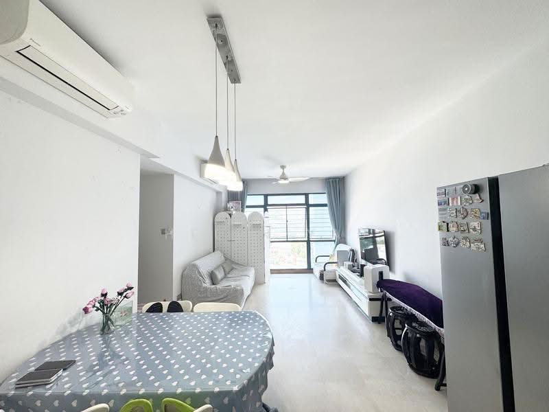 Blue Horizon, 23 West Coast Crescent, Buona Vista / West Coast / Clementi New Town, 2 Bedrooms, 904 sqft, Condominium For Sale, by Helen Yau, 500158317 - Living Room - PropertyGuru.com.sg