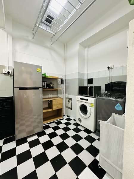 Eng Aun Mansion, 304 - 304C Thomson Road, Room Rental, 150 sqft, Apartment For Rent, by Kenneth Lim Rihao, 500158322 - PropertyGuru.com.sg