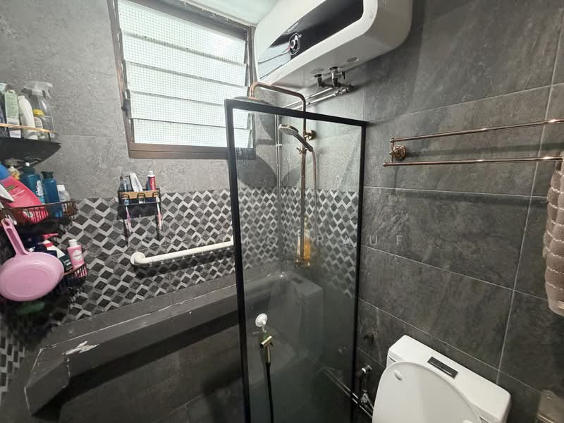 659 Choa Chu Kang Crescent, 659 Choa Chu Kang Crescent, 3 Bedrooms, 1,345 sqft, HDB Flat For Sale, by Syafiq Rauf, 500158324 - Bathroom - PropertyGuru.com.sg