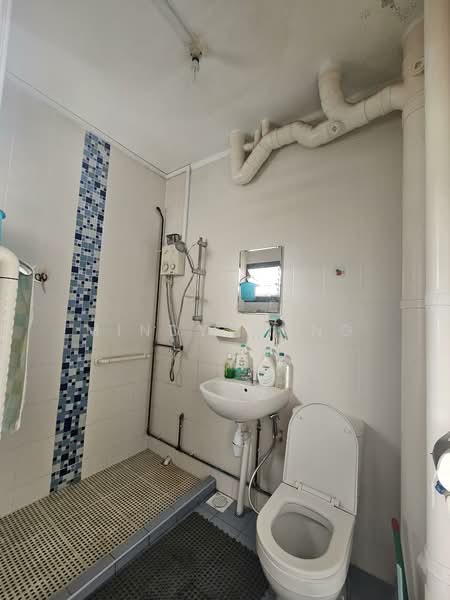 783 Yishun Ring Road, 783 Yishun Ring Road, 2 Bedrooms, 796 sqft, HDB Flat For Sale, by Mindy Wong, 500158358 - Bathroom - PropertyGuru.com.sg