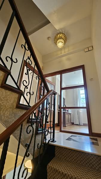 Fernhill Cottage, 70 Fernhill Road, 4 Bedrooms, 2,174 sqft, Cluster House For Sale, by Elaine Tan, 500158362 - Entrance - PropertyGuru.com.sg