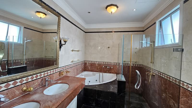 Fernhill Cottage, 70 Fernhill Road, 4 Bedrooms, 2,174 sqft, Cluster House For Sale, by Elaine Tan, 500158362 - Bathroom - PropertyGuru.com.sg