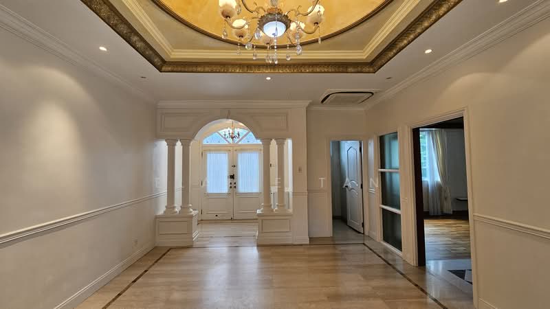 Fernhill Cottage, 70 Fernhill Road, 4 Bedrooms, 2,174 sqft, Cluster House For Sale, by Elaine Tan, 500158362 - Entrance - PropertyGuru.com.sg