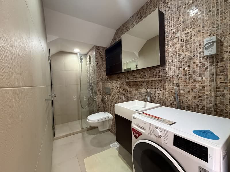 The Axis, 47 Mandalay Road, 2 Bedrooms, 786 sqft, Apartment For Rent, by Sebs Low, 500158368 - Bathroom - PropertyGuru.com.sg