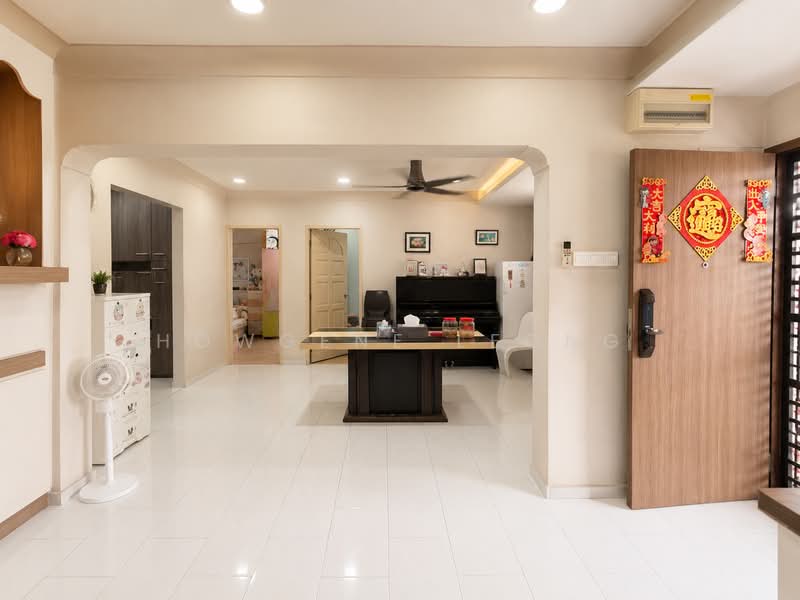 302 Woodlands Street 31, 302 Woodlands Street 31, 4 Bedrooms, 1,421 sqft, HDB Flat For Sale, by Howgene Leong, 500158375 - Living Room - PropertyGuru.com.sg