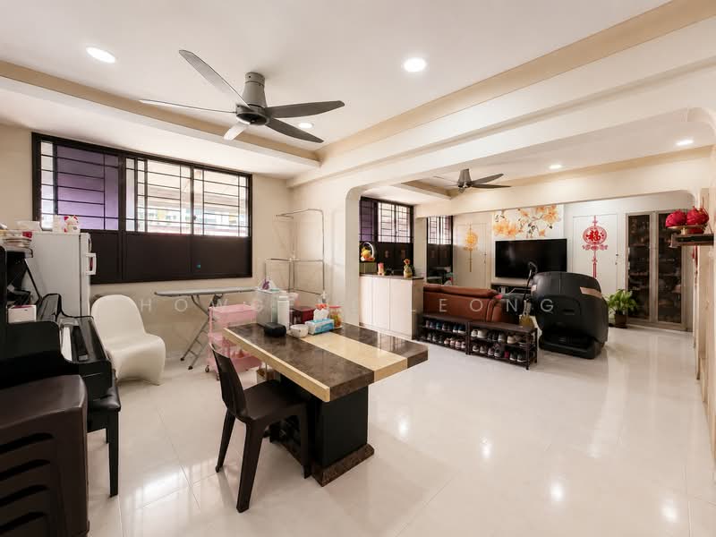 302 Woodlands Street 31, 302 Woodlands Street 31, 4 Bedrooms, 1,421 sqft, HDB Flat For Sale, by Howgene Leong, 500158375 - Living Room - PropertyGuru.com.sg