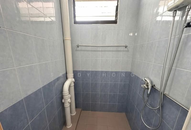112 Ho Ching Road, 112 Ho Ching Road, 2 Bedrooms, 731 sqft, HDB Flat For Sale, by Sandy Hong, 500158381 - Bathroom - PropertyGuru.com.sg