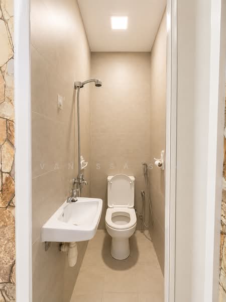 Riversails, 8 Upper Serangoon Crescent, 3 Bedrooms, 1,033 sqft, Condominium For Sale, by Vanessa Sim, 500158403 - Bathroom - PropertyGuru.com.sg