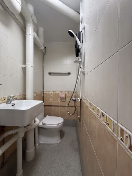 37 Jalan Rumah Tinggi, 37 Jalan Rumah Tinggi, 2 Bedrooms, 570 sqft, HDB Flat For Sale, by Semantha Soon, 500158414 - Bathroom - PropertyGuru.com.sg