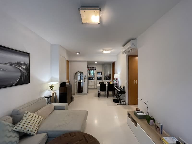 Visioncrest, 33 Oxley Rise, 2 Bedrooms, 926 sqft, Condominium For Rent, by Jessie Chan, 500158418 - Living Room - PropertyGuru.com.sg