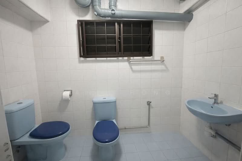 288B Jurong East Street 21, 288B Jurong East Street 21, 3 Bedrooms, 1,076 sqft, HDB Flat For Sale, by Sandy Hong, 500158425 - Bathroom - PropertyGuru.com.sg