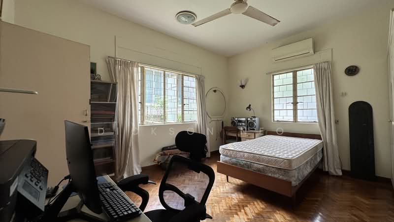 Low $1xxxPsf⭐️Elevated Squarish $10.xM Bungalow⭐️Botanic Setting⭐️Dickson☎️94.88.40.80⭐️, Cashew Chestnut Drive Chestnut Crescent Chestnut Close Chestnut Terrace Chestnut Lane Garden Almond Crescent Street Avenue Diary Farm, 4 Bedrooms, 1,600 sqft, Bungalow House For Sale, by Dickson Neo, 500158427 - Bedroom - PropertyGuru.com.sg