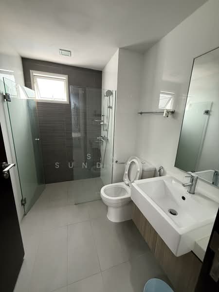 Lake Life, 4 Tao Ching Road, 4 Bedrooms, 1,249 sqft, Executive Condominium For Rent, by S.M. SUNDARAM, 500158429 - Bathroom - PropertyGuru.com.sg