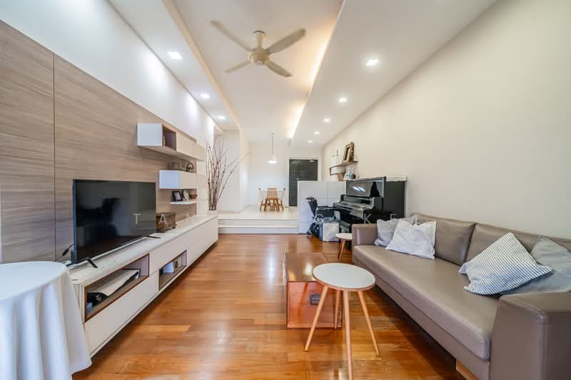 Eastern Lagoon II, 202 Upper East Coast Road, 3 Bedrooms, 1,378 sqft, Condominium For Sale, by Tan Heng Kee, 500158432 - Living Room - PropertyGuru.com.sg