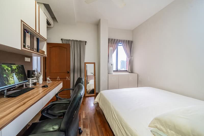 Eastern Lagoon II, 202 Upper East Coast Road, 3 Bedrooms, 1,378 sqft, Condominium For Sale, by Tan Heng Kee, 500158432 - Master Room - PropertyGuru.com.sg