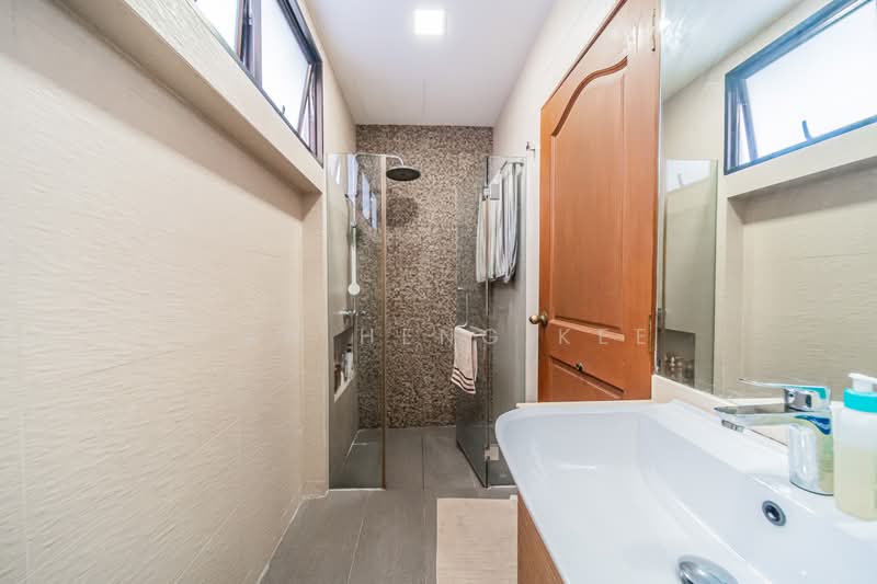 Eastern Lagoon II, 202 Upper East Coast Road, 3 Bedrooms, 1,378 sqft, Condominium For Sale, by Tan Heng Kee, 500158432 - Master Bathroom - PropertyGuru.com.sg