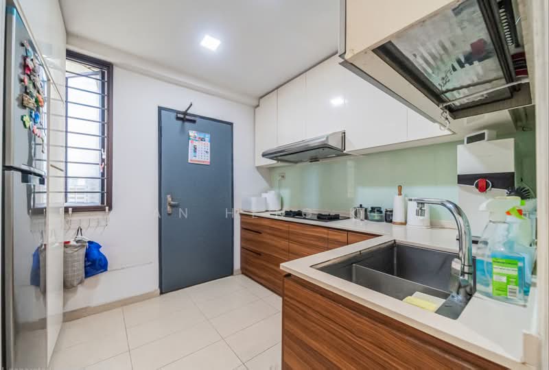 Eastern Lagoon II, 202 Upper East Coast Road, 3 Bedrooms, 1,378 sqft, Condominium For Sale, by Tan Heng Kee, 500158432 - Kitchen - PropertyGuru.com.sg