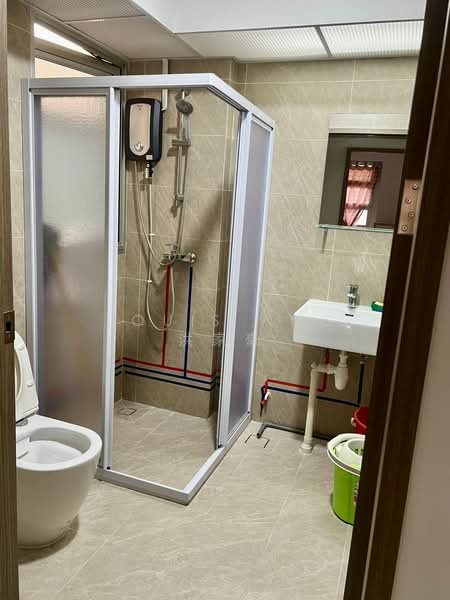 221B Tengah garden walk, , Room Rental, 100 sqft, HDB Flat For Rent, by Louis Ang 洪家豪, 500158442 - Bathroom - PropertyGuru.com.sg