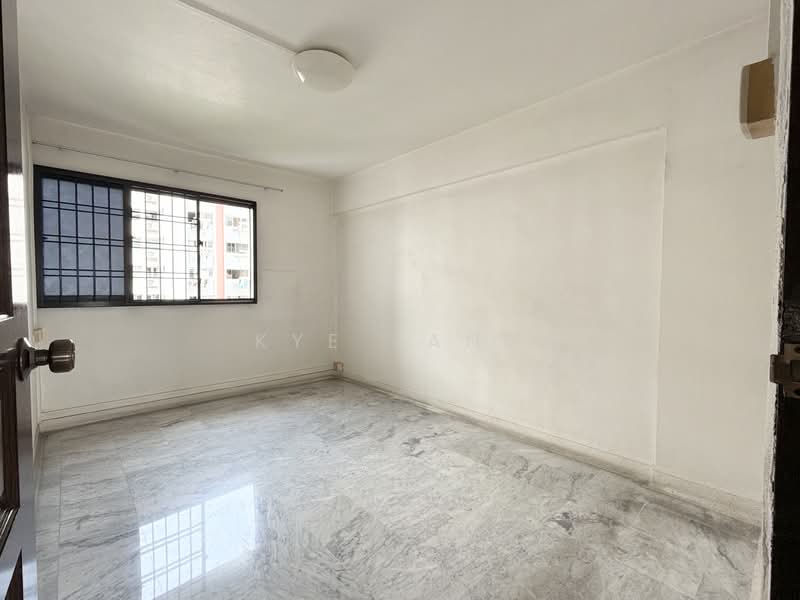 333 Clementi Avenue 2, 333 Clementi Avenue 2, 3 Bedrooms, 990 sqft, HDB Flat For Sale, by Kye Tang, 500158450 - Common Bedroom 1 - PropertyGuru.com.sg