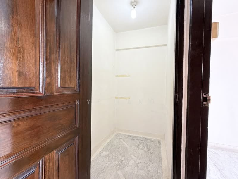 333 Clementi Avenue 2, 333 Clementi Avenue 2, 3 Bedrooms, 990 sqft, HDB Flat For Sale, by Kye Tang, 500158450 - Store Room - PropertyGuru.com.sg