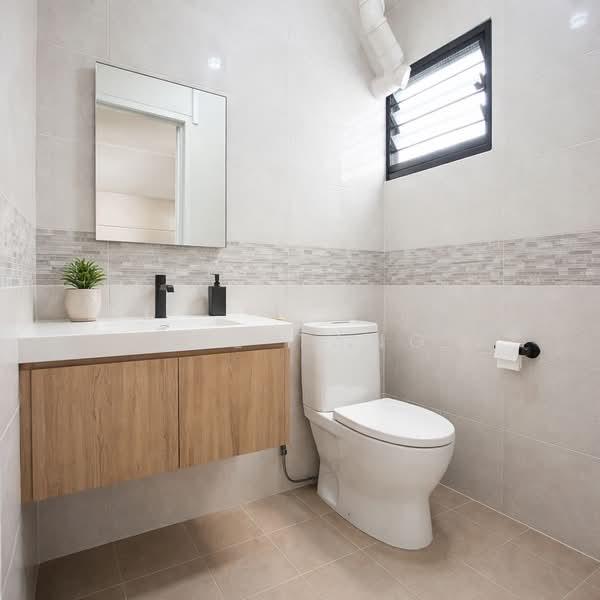 333 Clementi Avenue 2, 333 Clementi Avenue 2, 3 Bedrooms, 990 sqft, HDB Flat For Sale, by Kye Tang, 500158450 - Bathroom - PropertyGuru.com.sg