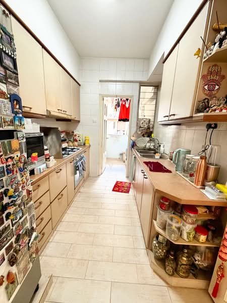 Castle Green, 483 Yio Chu Kang Road, 2 Bedrooms, 947 sqft, Condominium For Sale, by Henry Ang, 500158453 - Kitchen - PropertyGuru.com.sg