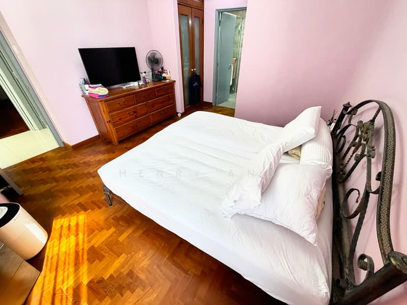Castle Green, 483 Yio Chu Kang Road, 2 Bedrooms, 947 sqft, Condominium For Sale, by Henry Ang, 500158453 - Master Bedroom - PropertyGuru.com.sg