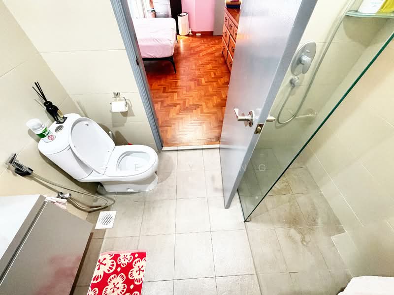 Castle Green, 483 Yio Chu Kang Road, 2 Bedrooms, 947 sqft, Condominium For Sale, by Henry Ang, 500158453 - Master Bathroom - PropertyGuru.com.sg