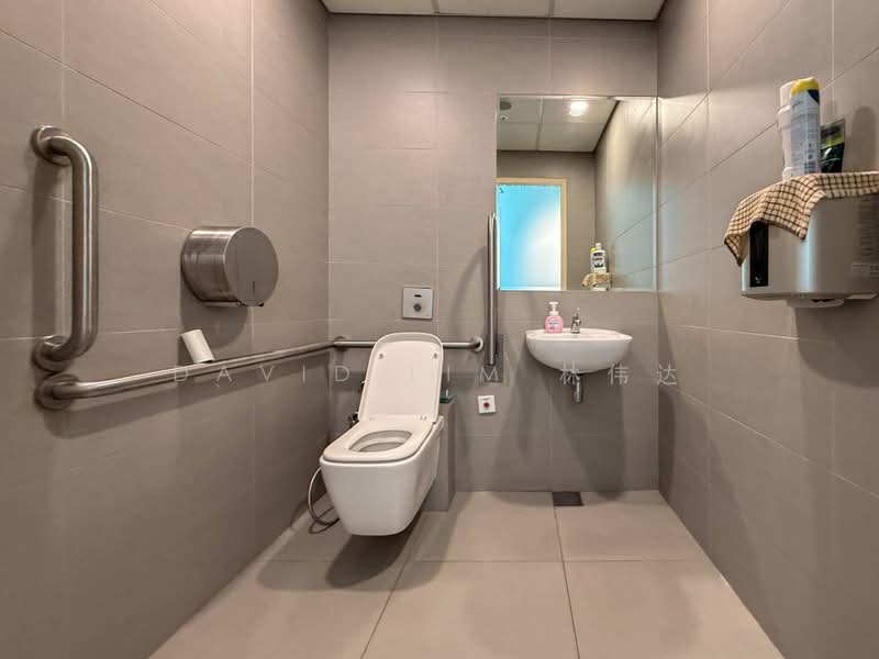 Oxley Tower, 138 Robinson Road, 1,162 sqft, Office For Rent, by David Lim 林伟达, 500158456 - Bathroom - CommercialGuru.com.sg
