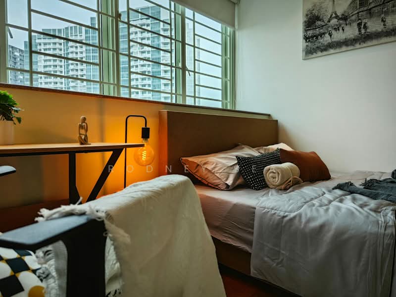 Queens, 12 Stirling Road, Room Rental, 200 sqft, Condominium For Rent, by Rodney Sea, 500158471 - Bedroom - PropertyGuru.com.sg