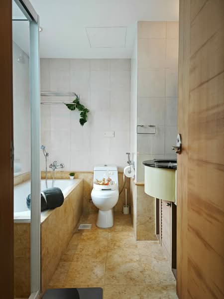 Queens, 12 Stirling Road, Room Rental, 200 sqft, Condominium For Rent, by Rodney Sea, 500158471 - Bathroom - PropertyGuru.com.sg