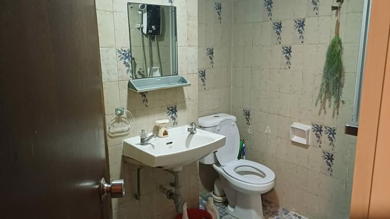 Faber Garden Condominium, 2 Angklong Lane, Room Rental, 200 sqft, Condominium For Rent, by Rodney Sea, 500158480 - Bathroom - PropertyGuru.com.sg