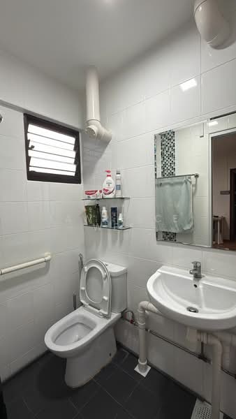 473 Ang Mo Kio Avenue 10, 473 Ang Mo Kio Avenue 10, Room Rental, 150 sqft, HDB Flat For Rent, by Lawrence Wee, 500158491 - Bathroom - PropertyGuru.com.sg
