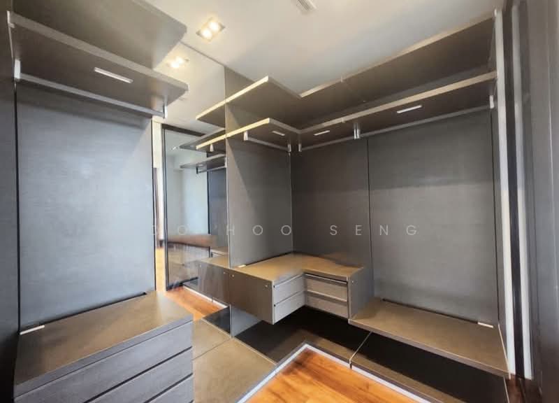 The Orchard Residences, 238 Orchard Boulevard, 3 Bedrooms, 2,174 sqft, Condominium For Rent, by Foo Hoo Seng, 500158492 - WALK IN CLOSET @ MASTER ROOM  - PropertyGuru.com.sg