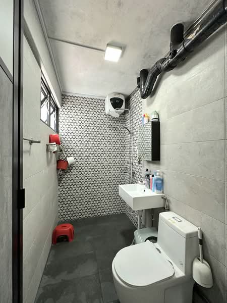 514 Bukit Batok Street 52, 514 Bukit Batok Street 52, 3 Bedrooms, 1,108 sqft, HDB Flat For Sale, by Siti Hasyimah Hassan, 500158496 - Bathroom - PropertyGuru.com.sg