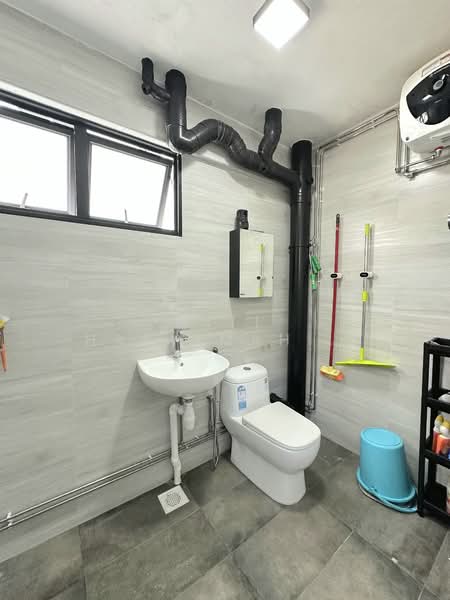 514 Bukit Batok Street 52, 514 Bukit Batok Street 52, 3 Bedrooms, 1,108 sqft, HDB Flat For Sale, by Siti Hasyimah Hassan, 500158496 - Bathroom - PropertyGuru.com.sg