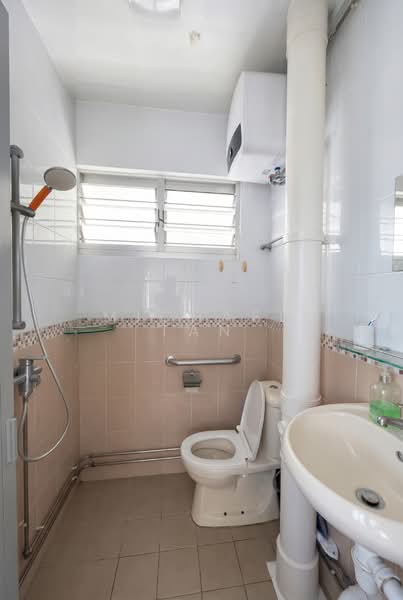 736 Yishun Street 72, 736 Yishun Street 72, 5 Bedrooms, 1,743 sqft, HDB Flat For Sale, by Michael Tan, 500158497 - Bathroom - PropertyGuru.com.sg