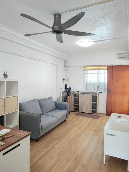 229 Bukit Batok East Avenue 3, 229 Bukit Batok East Avenue 3, 2 Bedrooms, 721 sqft, HDB Flat For Rent, by Kenny Kan, 500158498 - Living Room - PropertyGuru.com.sg
