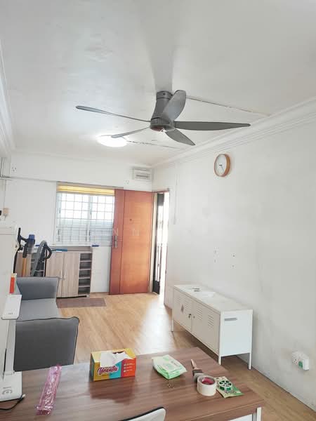 229 Bukit Batok East Avenue 3, 229 Bukit Batok East Avenue 3, 2 Bedrooms, 721 sqft, HDB Flat For Rent, by Kenny Kan, 500158498 - Living Room - PropertyGuru.com.sg