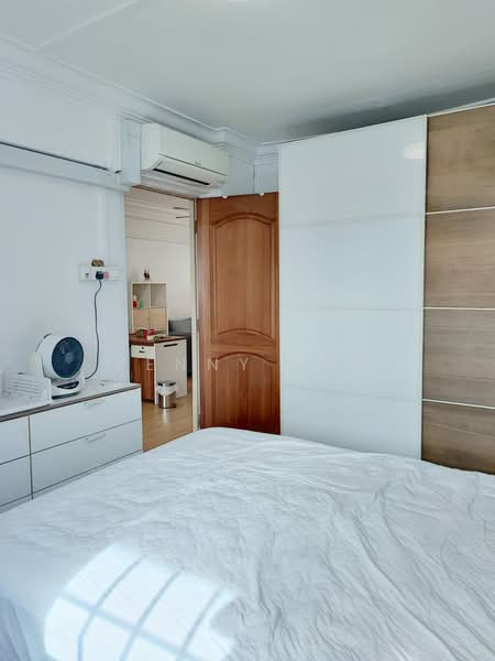 229 Bukit Batok East Avenue 3, 229 Bukit Batok East Avenue 3, 2 Bedrooms, 721 sqft, HDB Flat For Rent, by Kenny Kan, 500158498 - Bedroom - PropertyGuru.com.sg