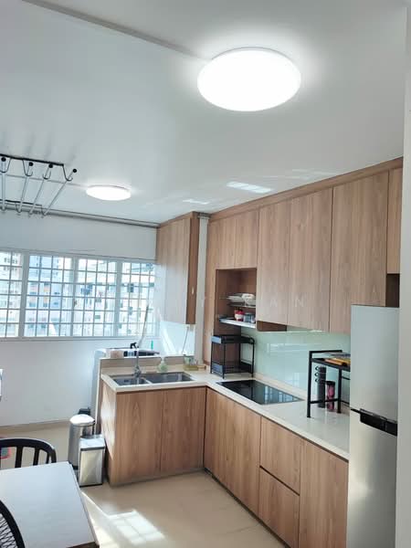 229 Bukit Batok East Avenue 3, 229 Bukit Batok East Avenue 3, 2 Bedrooms, 721 sqft, HDB Flat For Rent, by Kenny Kan, 500158498 - Kitchen - PropertyGuru.com.sg