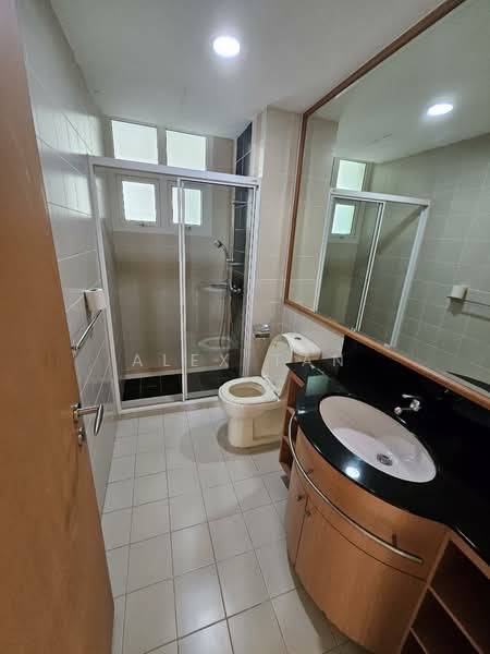 Summerhill, 52 Hume Avenue, 3 Bedrooms, 1,604 sqft, Condominium For Rent, by Alex Tan, 500158499 - Bathroom - PropertyGuru.com.sg