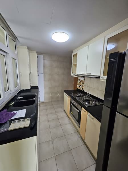 Summerhill, 52 Hume Avenue, 3 Bedrooms, 1,604 sqft, Condominium For Rent, by Alex Tan, 500158499 - Kitchen - PropertyGuru.com.sg