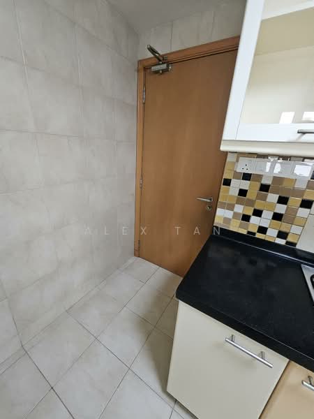Summerhill, 52 Hume Avenue, 3 Bedrooms, 1,604 sqft, Condominium For Rent, by Alex Tan, 500158499 - Kitchen - PropertyGuru.com.sg