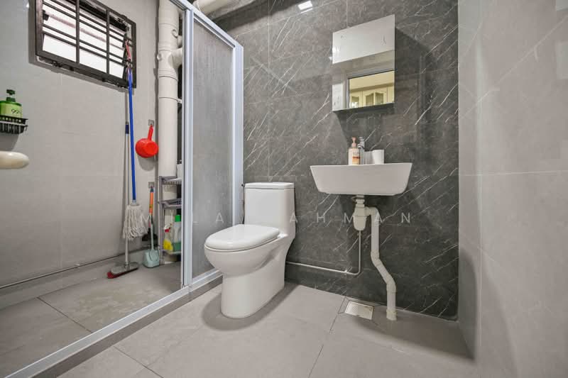 553 Woodlands Drive 44, 553 Woodlands Drive 44, 3 Bedrooms, 1,237 sqft, HDB Flat For Sale, by Mila Rahman, 500158505 - Bathroom - PropertyGuru.com.sg